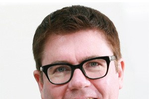Ông Stephen Clark